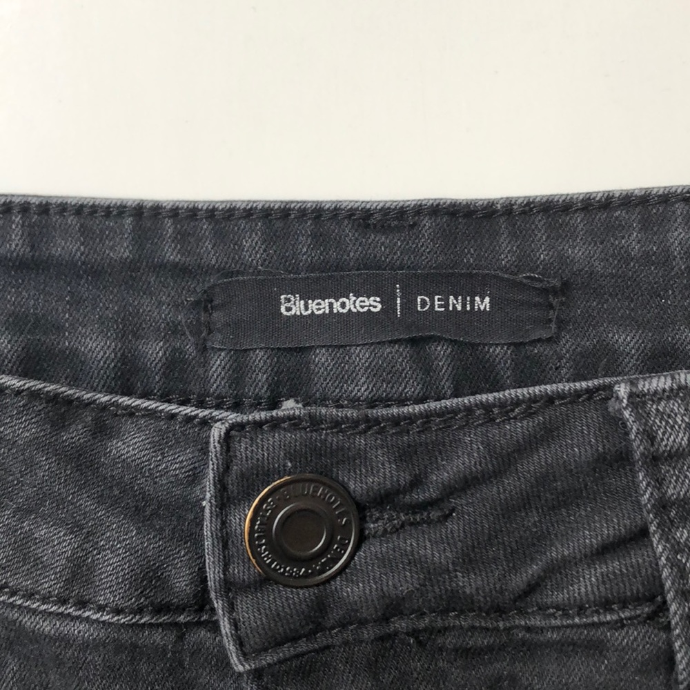 Mid-rise Distressed Black Skinny Jeans - Picture 8 of 10